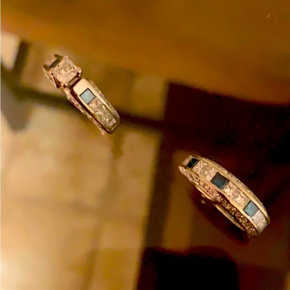 White gold wedding set with blue diamonds